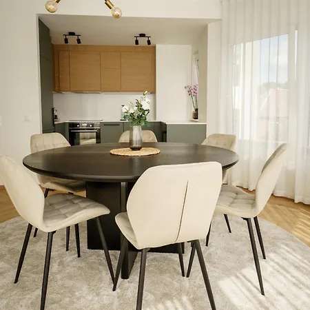Stylish Veerenni Apartment With Panoramic Windows Apartman