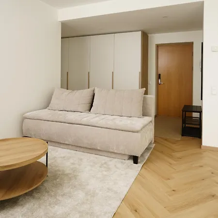 Stylish Veerenni Apartment With Panoramic Windows Apartman