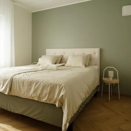 Stylish Veerenni Apartment With Panoramic Windows